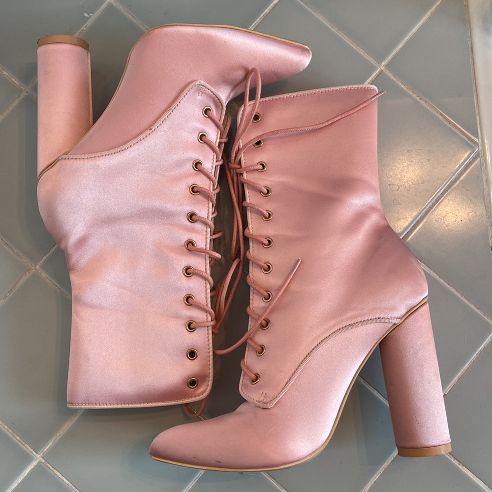 Cape robbin baby pink boots